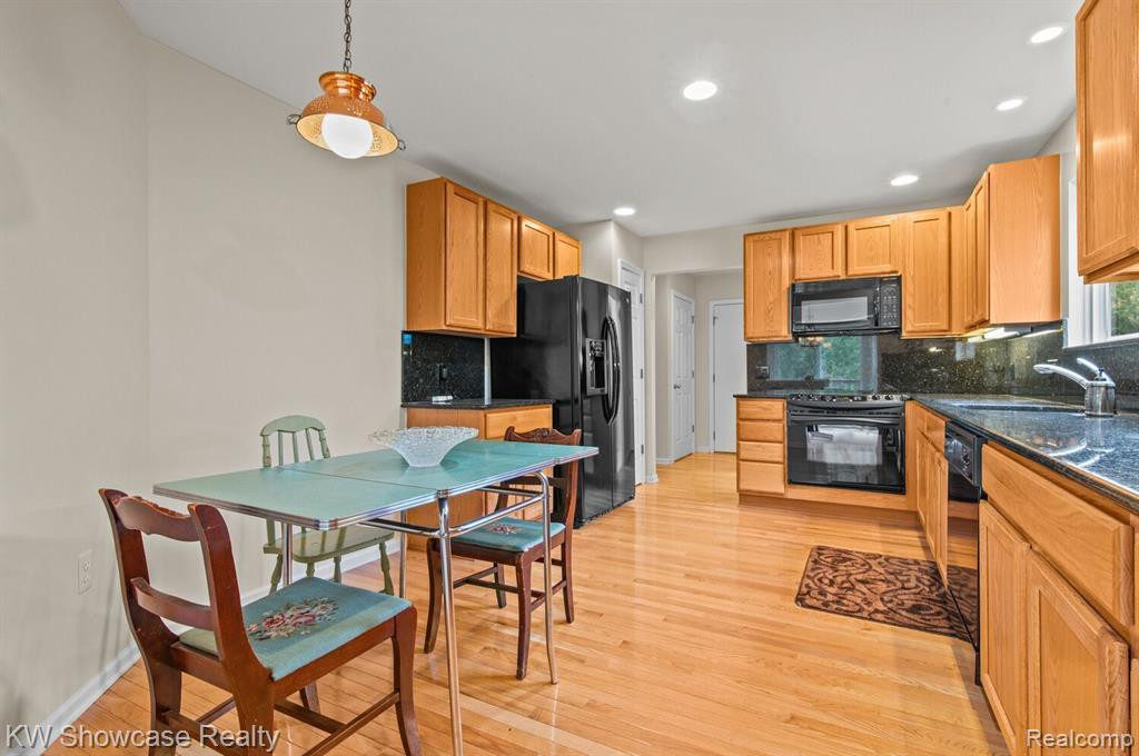 1471 TREYBORNE Circle, Commerce Twp, MI 48390 — Photo 10