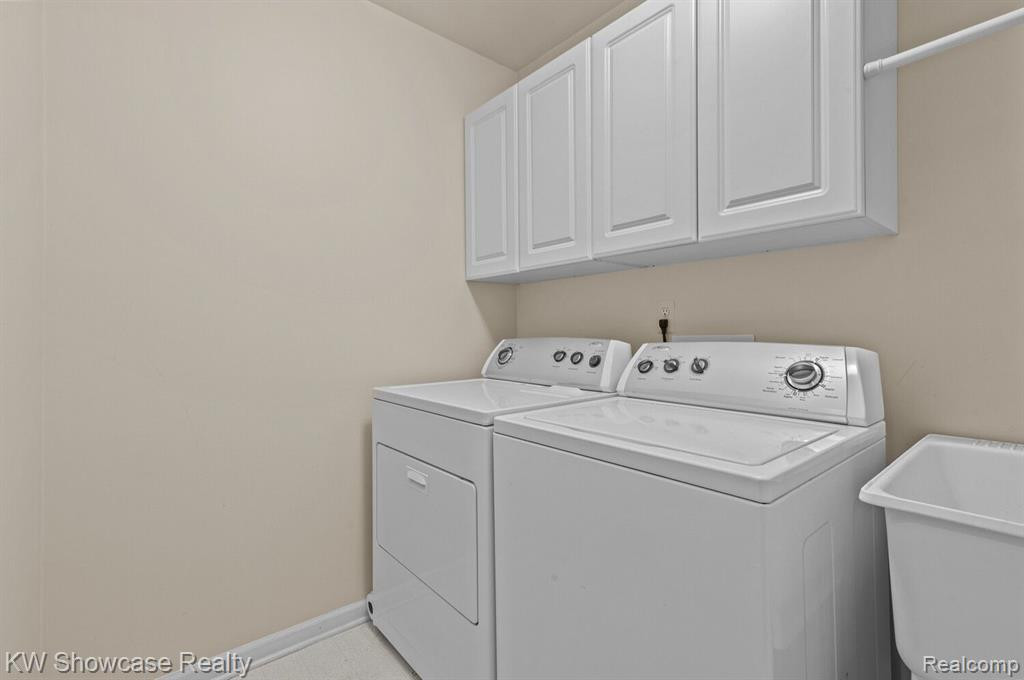 1471 TREYBORNE Circle, Commerce Twp, MI 48390 — Photo 15