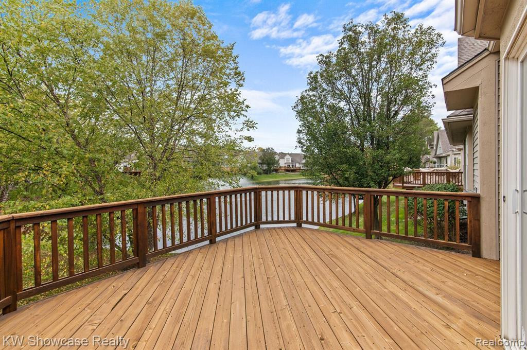 1471 TREYBORNE Circle, Commerce Twp, MI 48390 — Photo 22