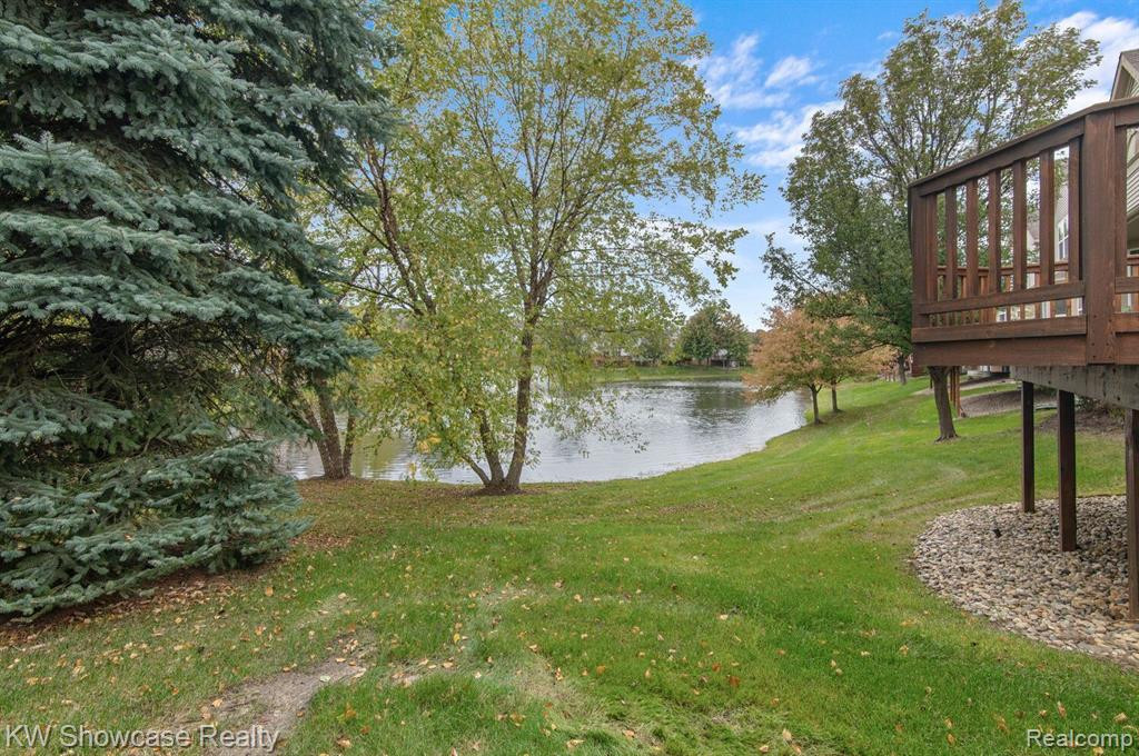 1471 TREYBORNE Circle, Commerce Twp, MI 48390 — Photo 23