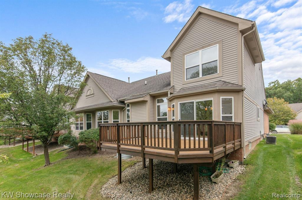 1471 TREYBORNE Circle, Commerce Twp, MI 48390 — Photo 25