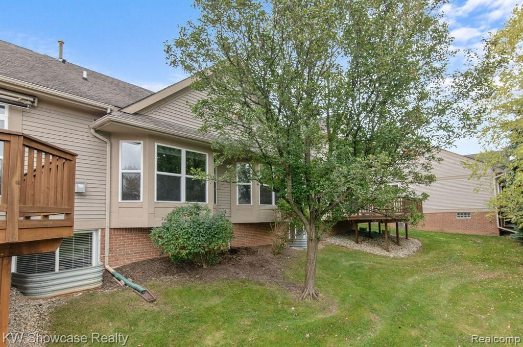 1471 TREYBORNE Circle, Commerce Twp, MI 48390 — Photo 26