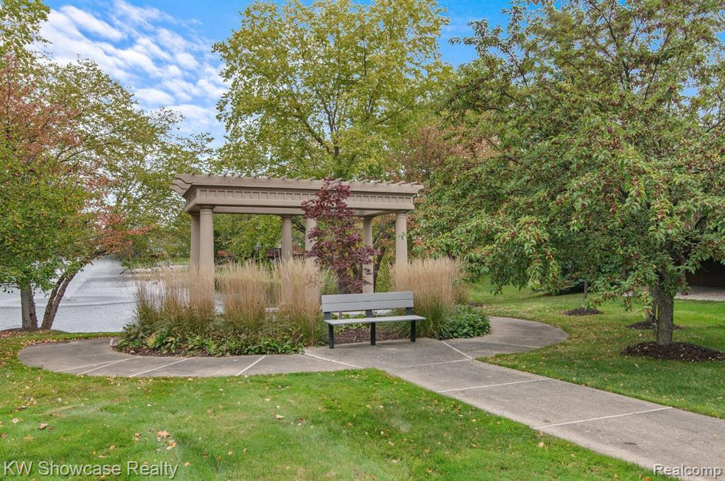 1471 TREYBORNE Circle, Commerce Twp, MI 48390 — Photo 27