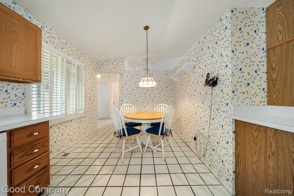 35330 Blue Spruce Drive, Farmington Hills, MI 48335 — Photo 5