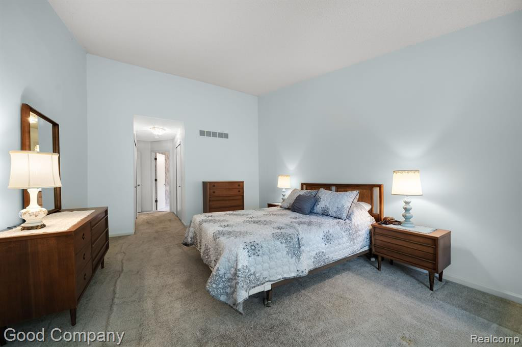 35330 Blue Spruce Drive, Farmington Hills, MI 48335 — Photo 11