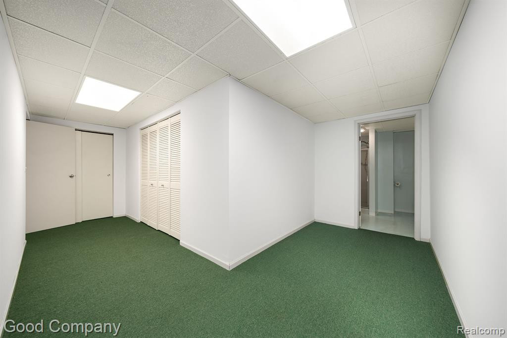 35330 Blue Spruce Drive, Farmington Hills, MI 48335 — Photo 16