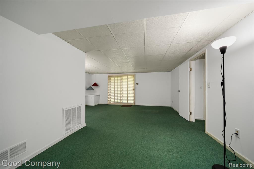 35330 Blue Spruce Drive, Farmington Hills, MI 48335 — Photo 19