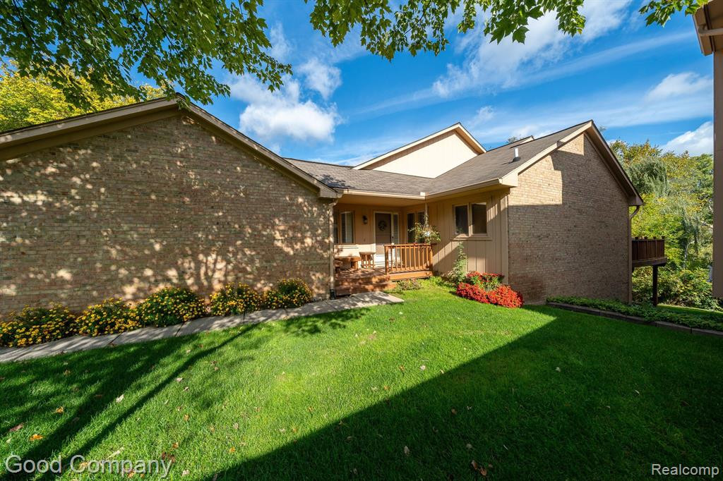 35330 Blue Spruce Drive, Farmington Hills, MI 48335 — Photo 27