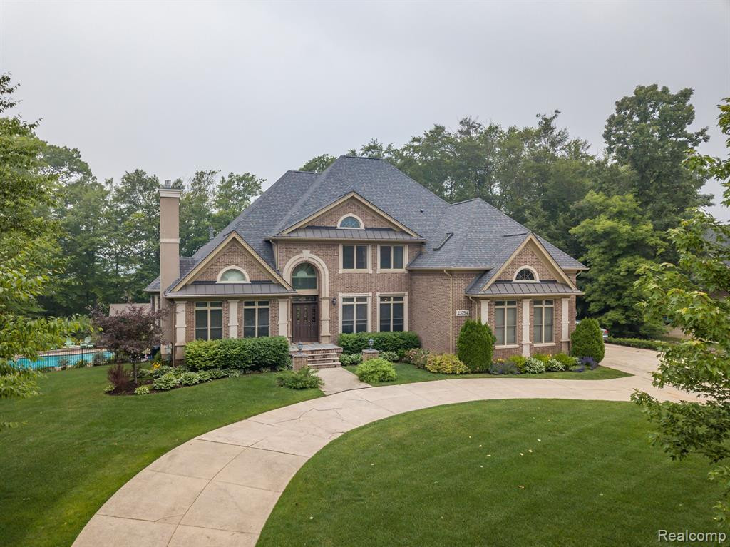 Property photo for 23754 POINT O WOODS Court, South Lyon, MI 48178