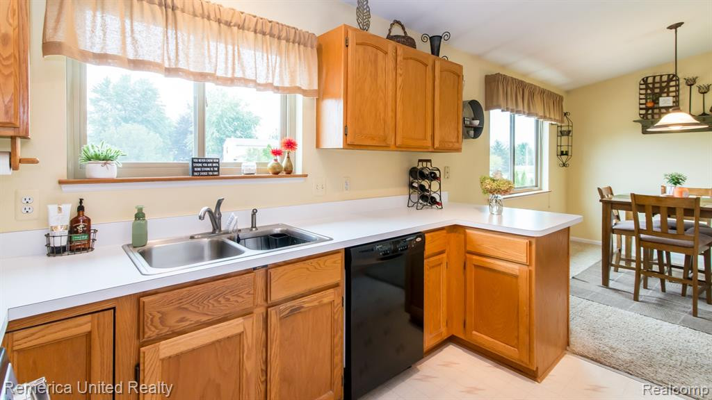 813 BRICK Lane, South Lyon, MI 48178 — Photo 25