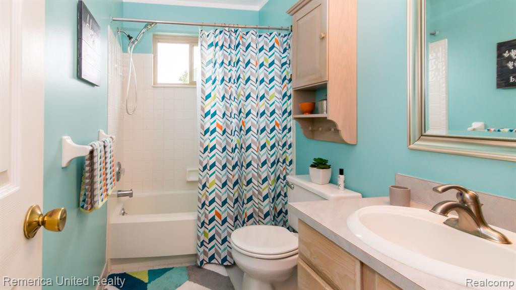 813 BRICK Lane, South Lyon, MI 48178 — Photo 28