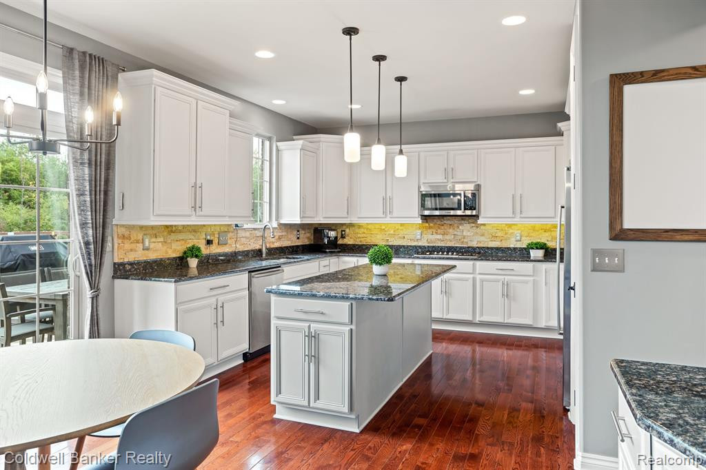 22996 FREMONT Drive N, South Lyon, MI 48178 — Photo 25