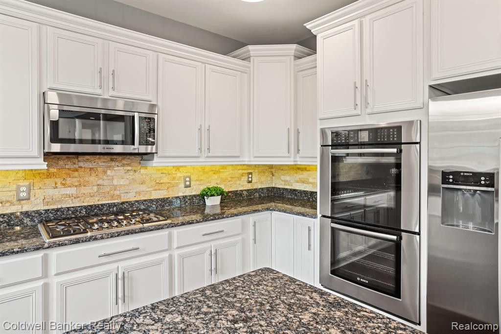 22996 FREMONT Drive N, South Lyon, MI 48178 — Photo 27