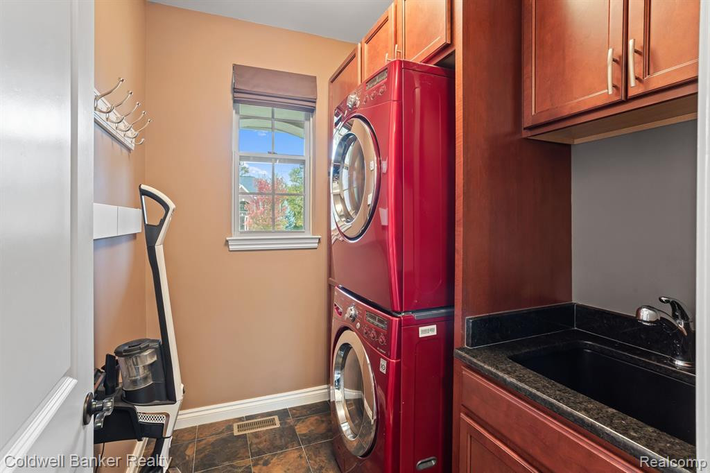 22996 FREMONT Drive N, South Lyon, MI 48178 — Photo 29