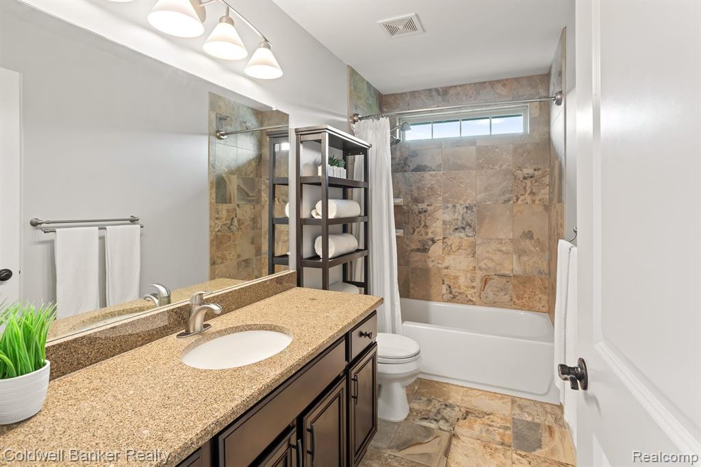 22996 FREMONT Drive N, South Lyon, MI 48178 — Photo 41