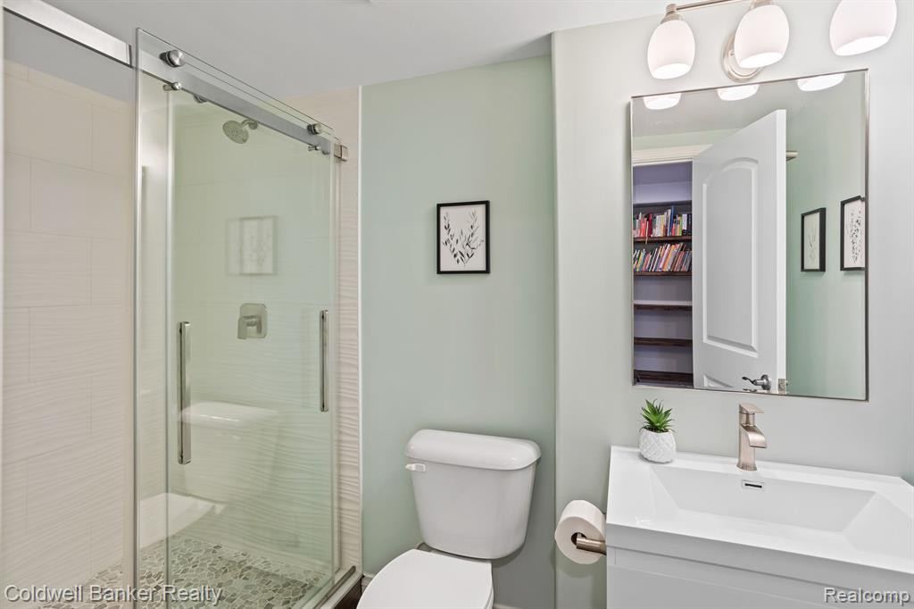 22996 FREMONT Drive N, South Lyon, MI 48178 — Photo 46
