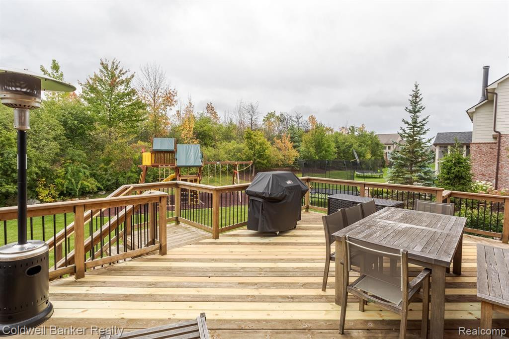 22996 FREMONT Drive N, South Lyon, MI 48178 — Photo 49