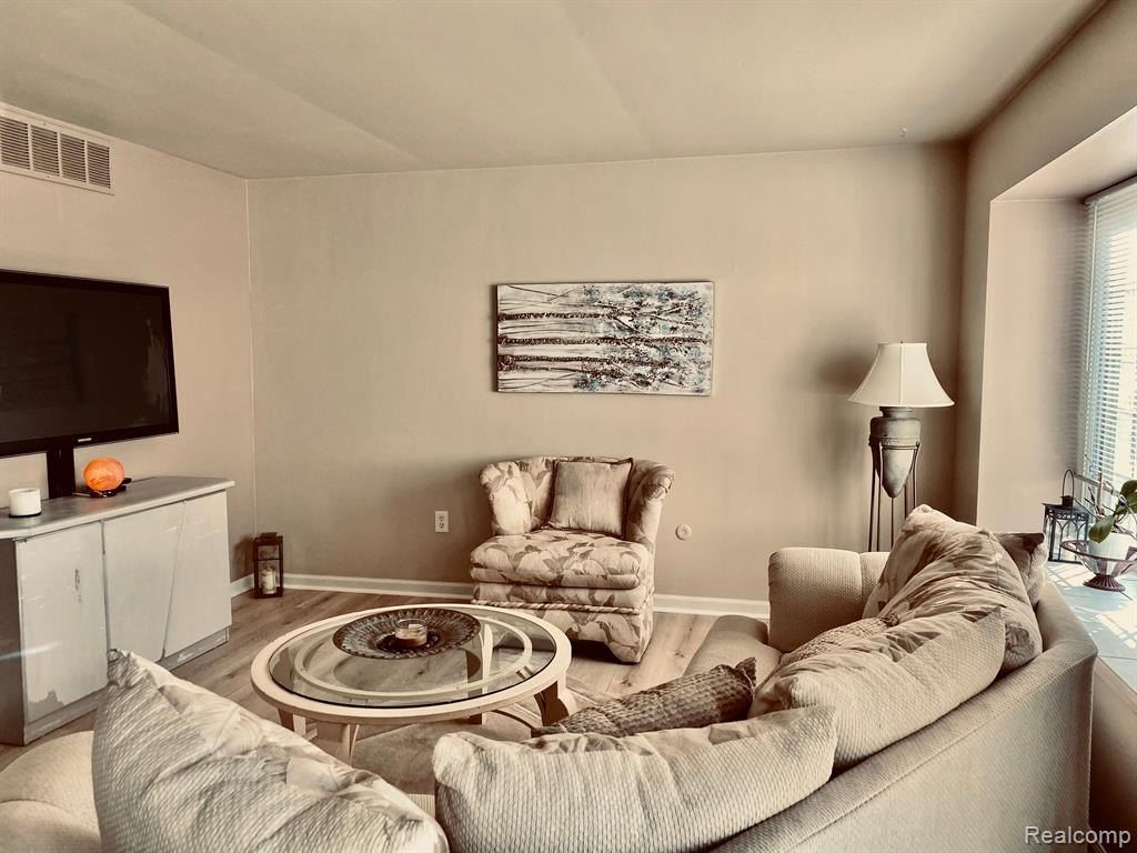24475 BASHIAN Drive, Novi, MI — Photo 2
