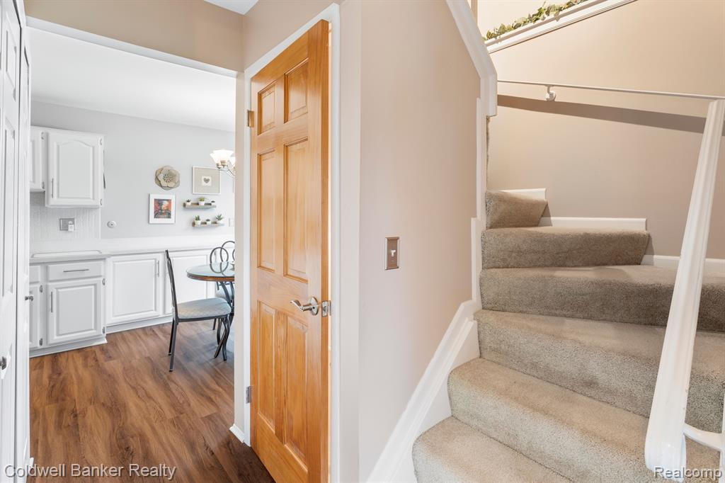 20927 W GLEN HAVEN Circle, Northville, MI 48167 — Photo 8