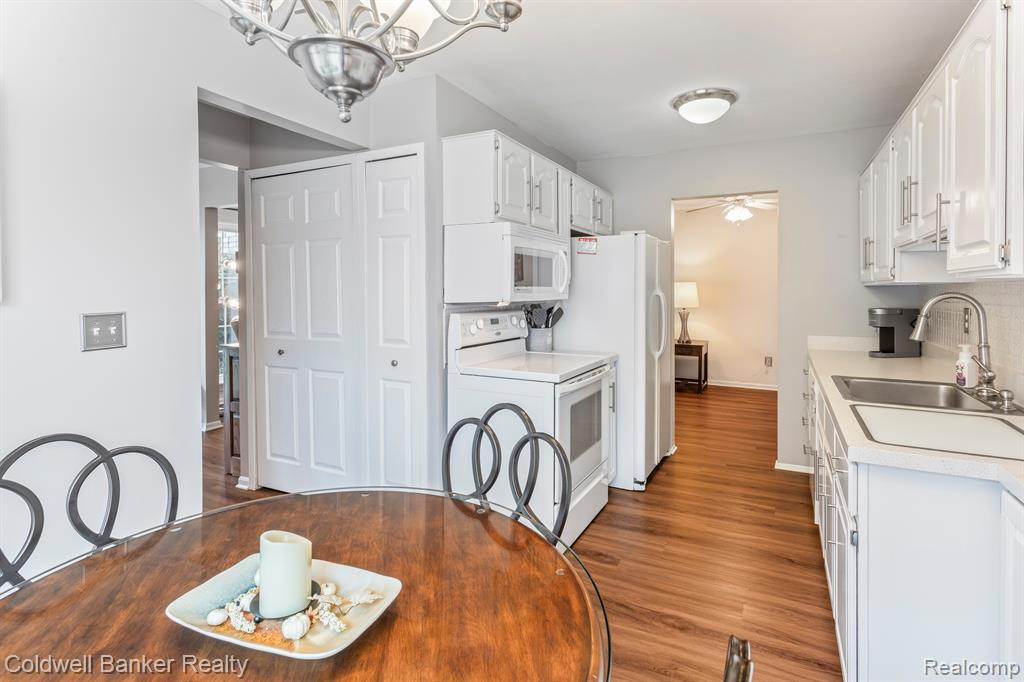 20927 W GLEN HAVEN Circle, Northville, MI 48167 — Photo 11
