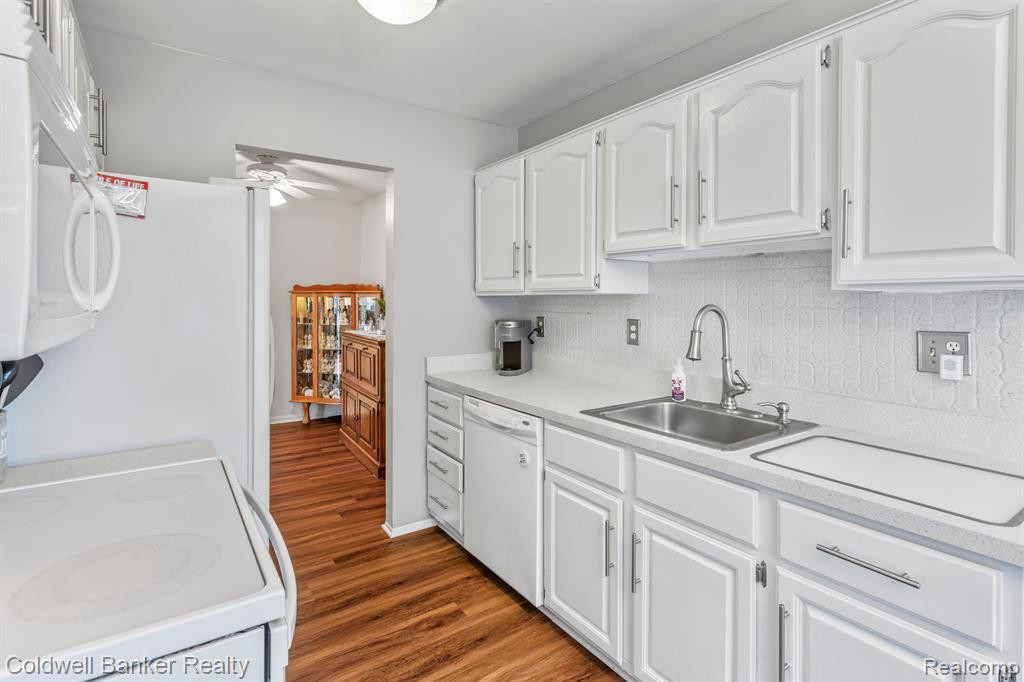 20927 W GLEN HAVEN Circle, Northville, MI 48167 — Photo 13