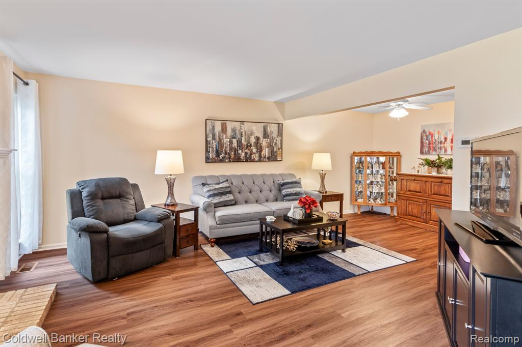 20927 W GLEN HAVEN Circle, Northville, MI 48167 — Photo 15