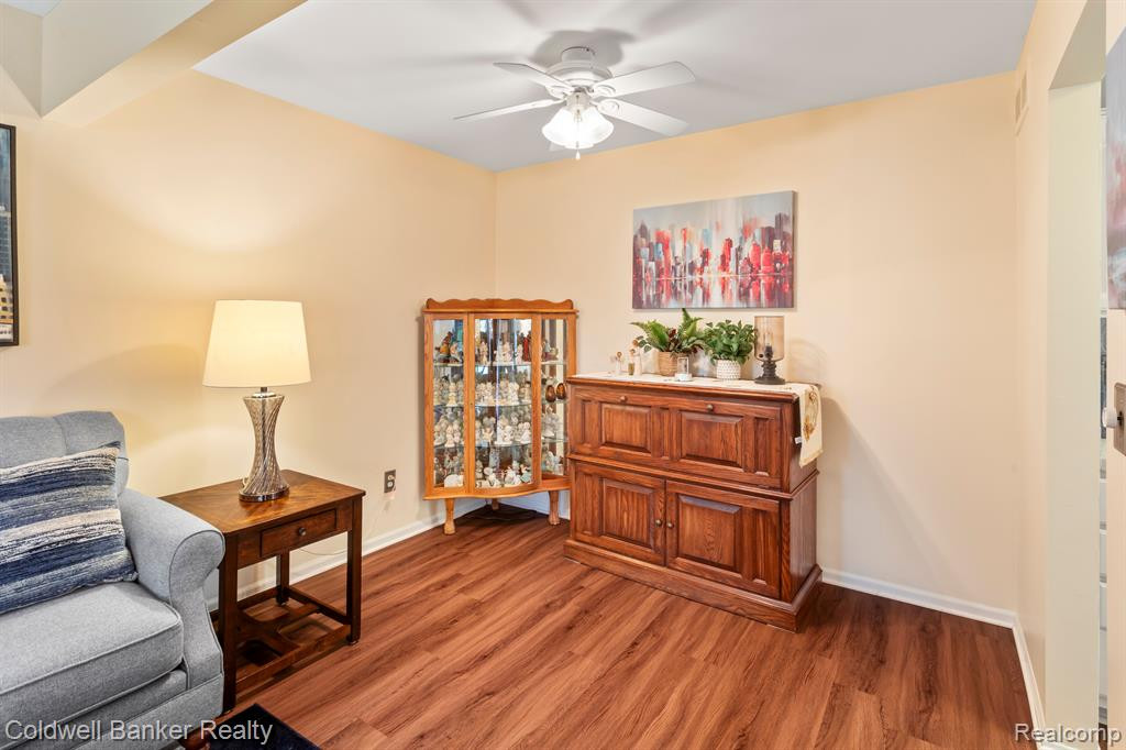 20927 W GLEN HAVEN Circle, Northville, MI 48167 — Photo 18