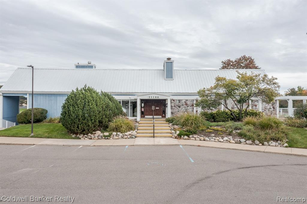 20927 W GLEN HAVEN Circle, Northville, MI 48167 — Photo 34