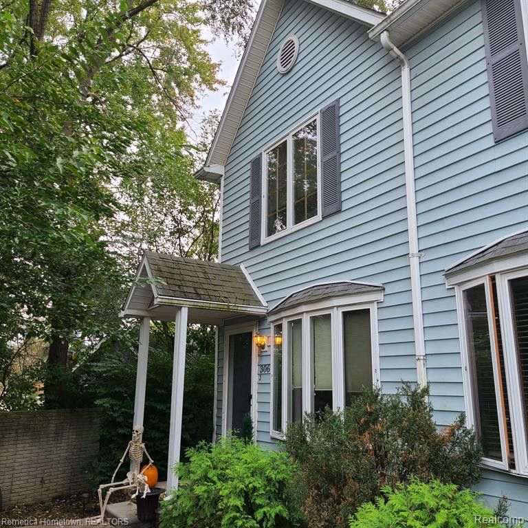 306 E ANN ARBOR Trail, Plymouth, MI 48170 — Photo 2