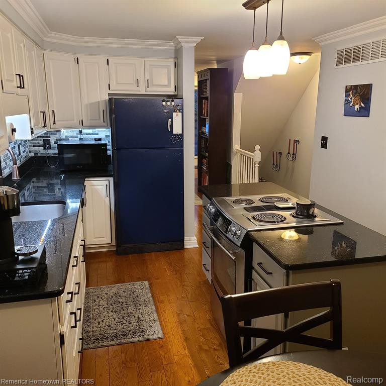 306 E ANN ARBOR Trail, Plymouth, MI 48170 — Photo 3