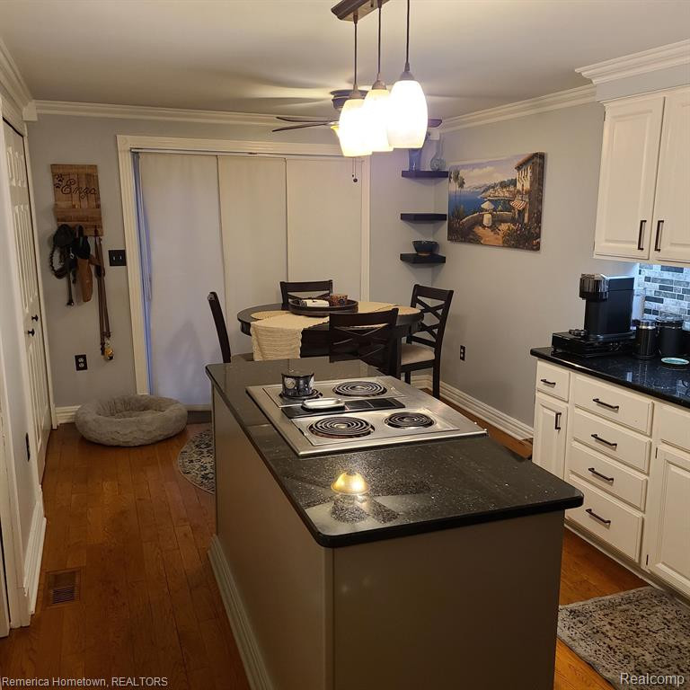 306 E ANN ARBOR Trail, Plymouth, MI 48170 — Photo 5