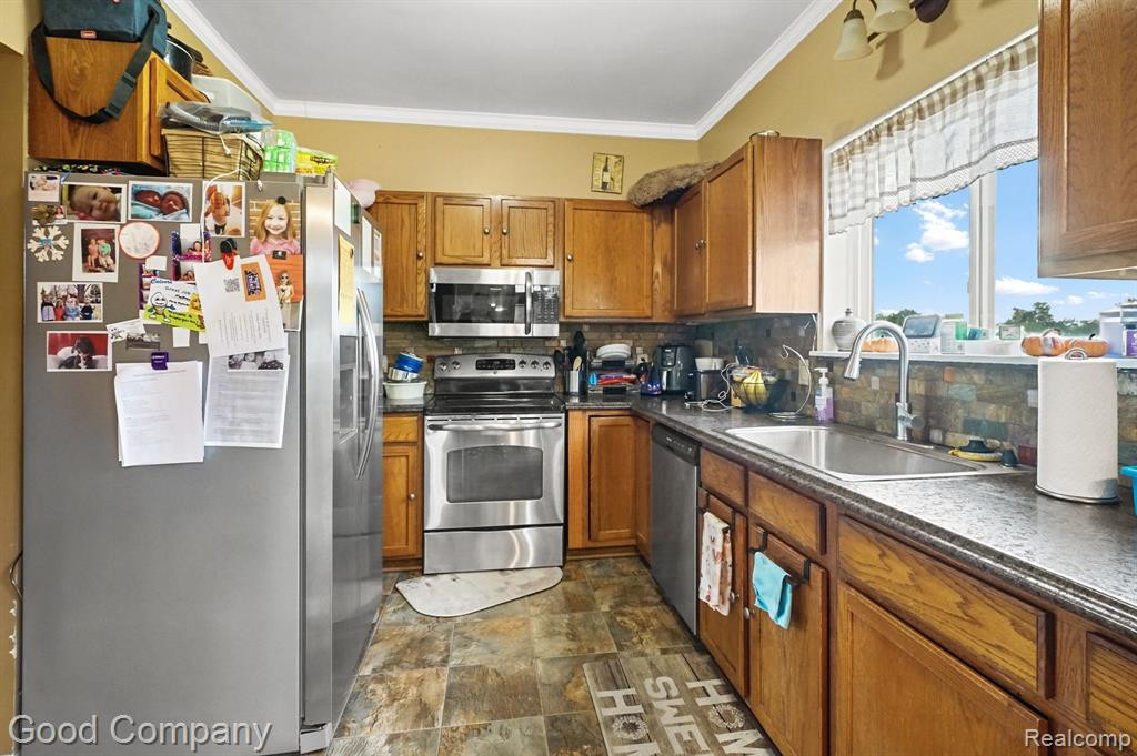 240 ABERDEEN Court, Belleville, MI 48111 — Photo 5