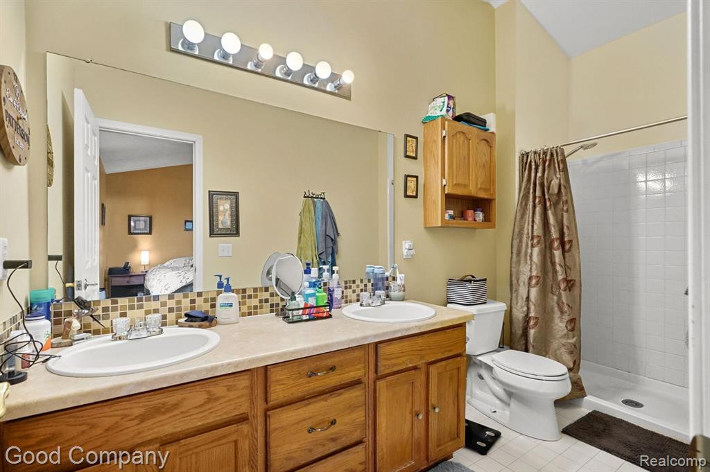 240 ABERDEEN Court, Belleville, MI 48111 — Photo 11