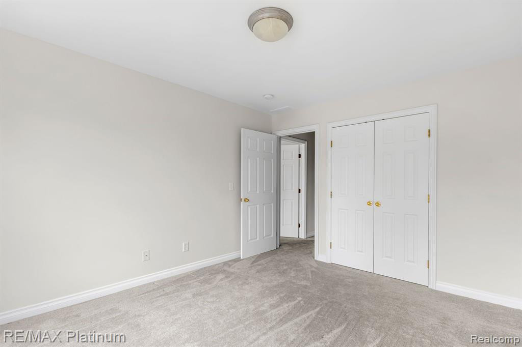 5745 HAMPSHIRE Lane, Ypsilanti, MI 48197 — Photo 8