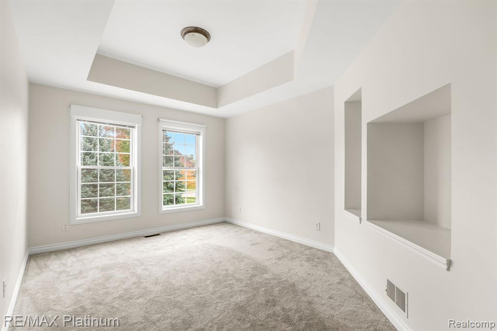 5745 HAMPSHIRE Lane, Ypsilanti, MI 48197 — Photo 9