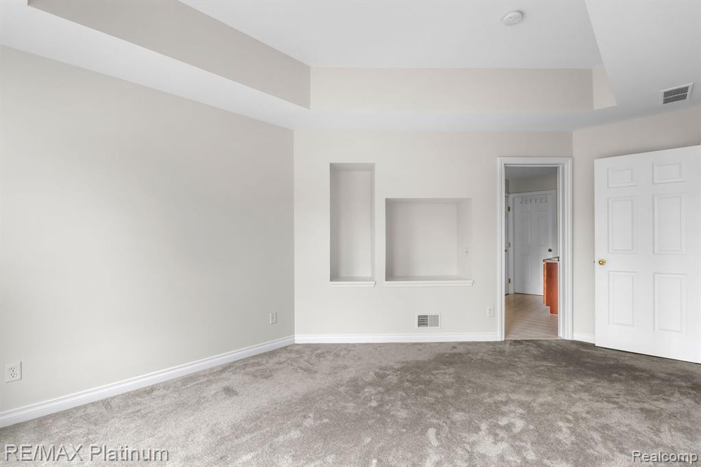 5745 HAMPSHIRE Lane, Ypsilanti, MI 48197 — Photo 10