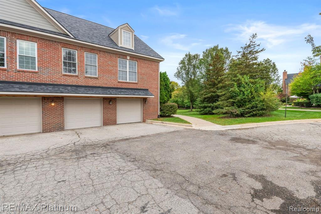 5745 HAMPSHIRE Lane, Ypsilanti, MI 48197 — Photo 28