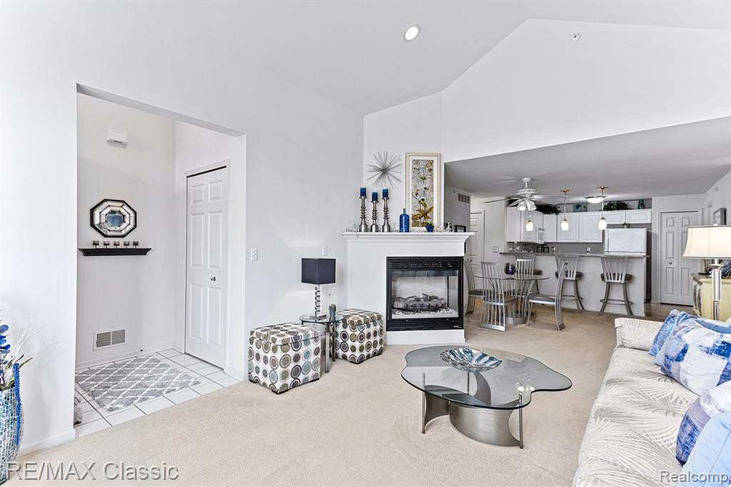 29102 April Court, Walled Lake, MI 48390 — Photo 3