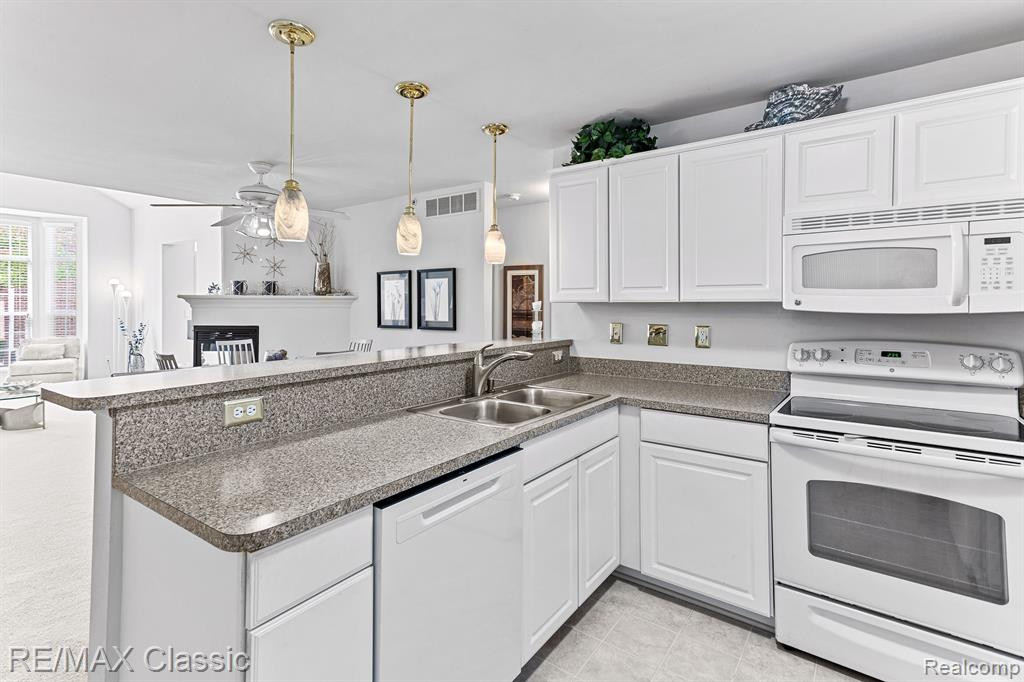 29102 April Court, Walled Lake, MI 48390 — Photo 9