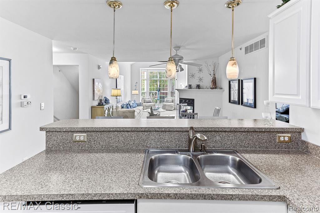 29102 April Court, Walled Lake, MI 48390 — Photo 10