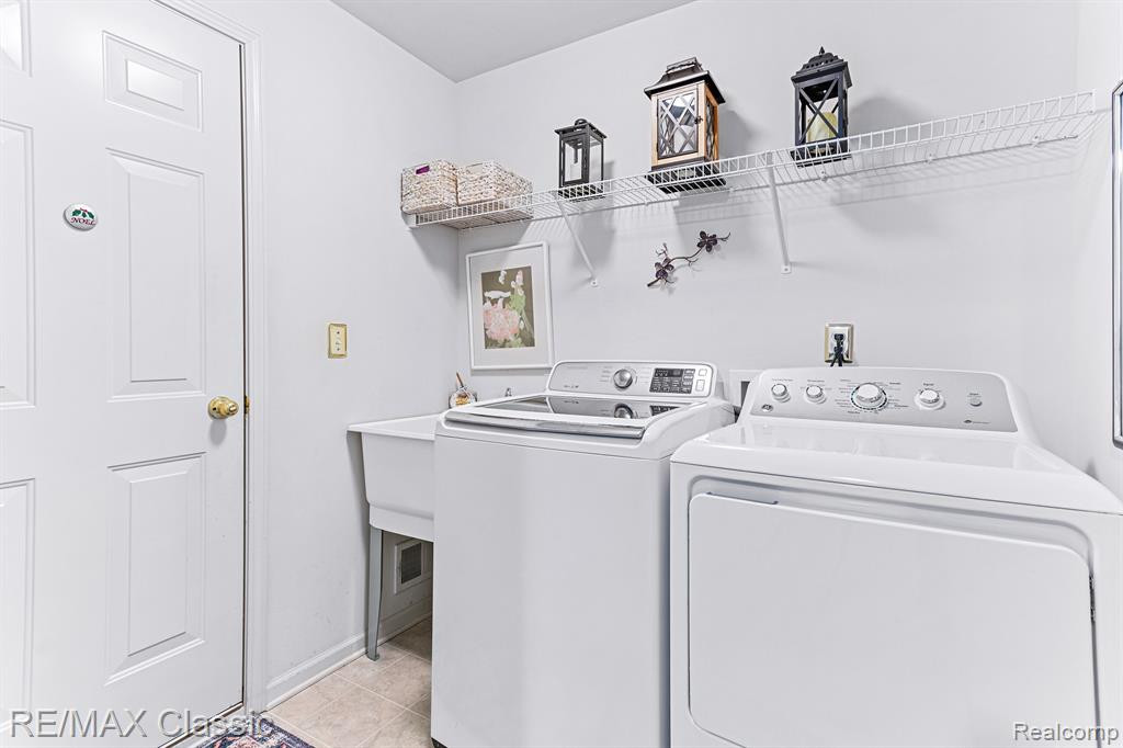 29102 April Court, Walled Lake, MI 48390 — Photo 21