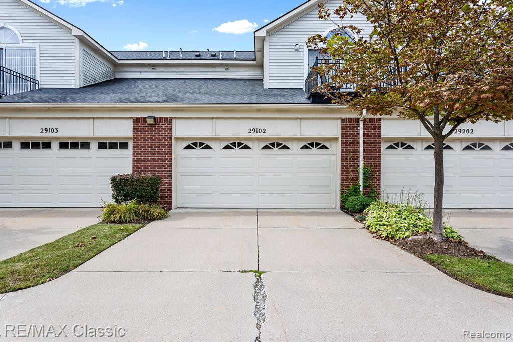 29102 April Court, Walled Lake, MI 48390 — Photo 26
