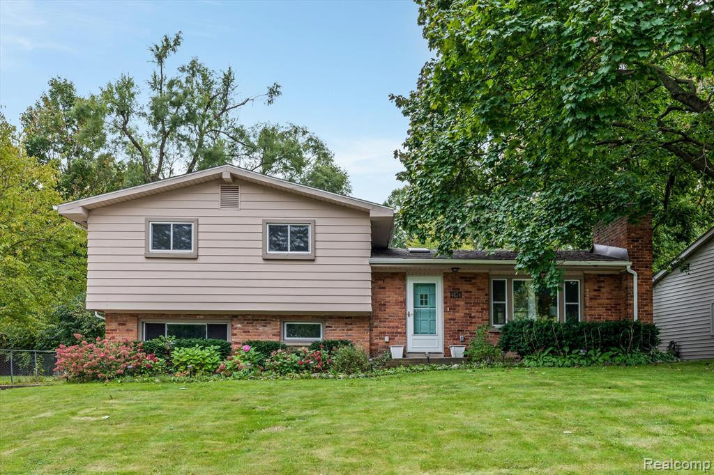 4824 GRANDVIEW Drive, Ypsilanti, MI 48197 — Photo 2