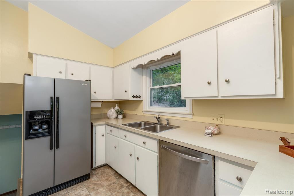 4824 GRANDVIEW Drive, Ypsilanti, MI 48197 — Photo 12