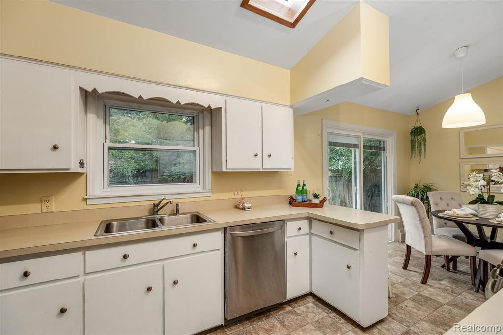 4824 GRANDVIEW Drive, Ypsilanti, MI 48197 — Photo 14