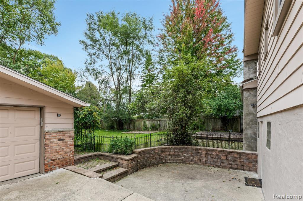 4824 GRANDVIEW Drive, Ypsilanti, MI 48197 — Photo 32
