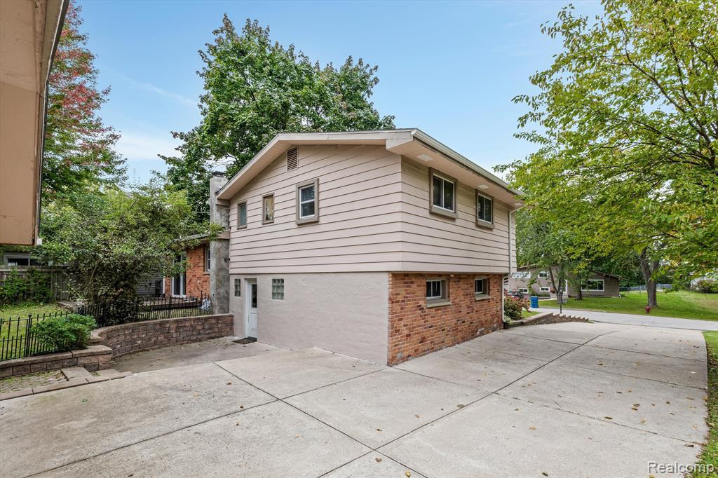 4824 GRANDVIEW Drive, Ypsilanti, MI 48197 — Photo 34