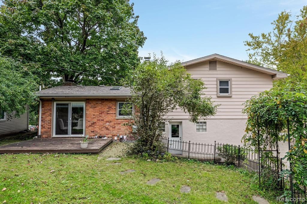 4824 GRANDVIEW Drive, Ypsilanti, MI 48197 — Photo 35