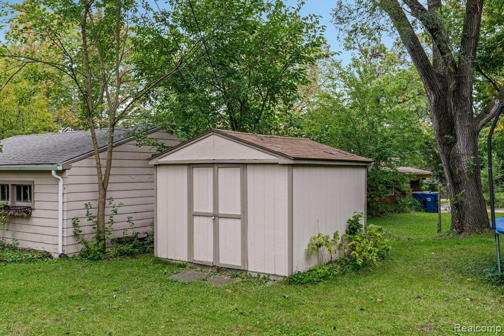 4824 GRANDVIEW Drive, Ypsilanti, MI 48197 — Photo 38