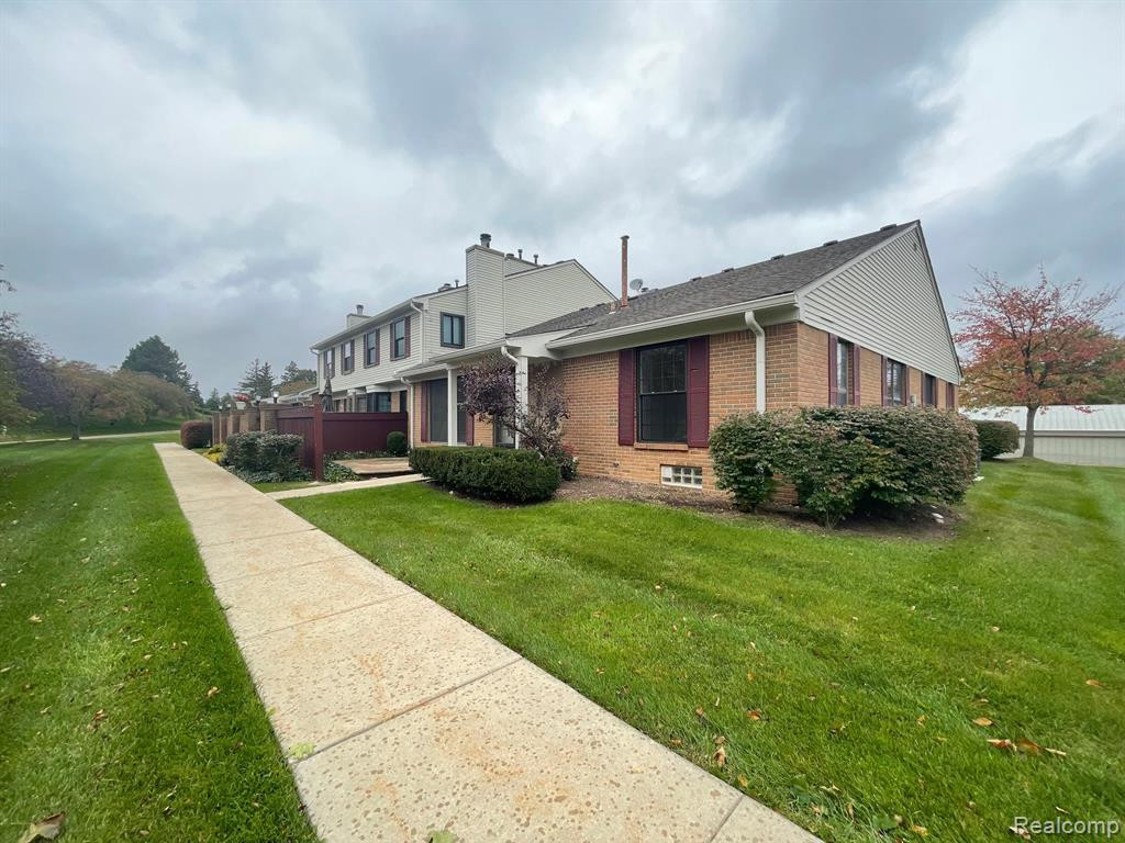 38934 COUNTRY Circle, Farmington Hills, MI 48331 — Photo 2